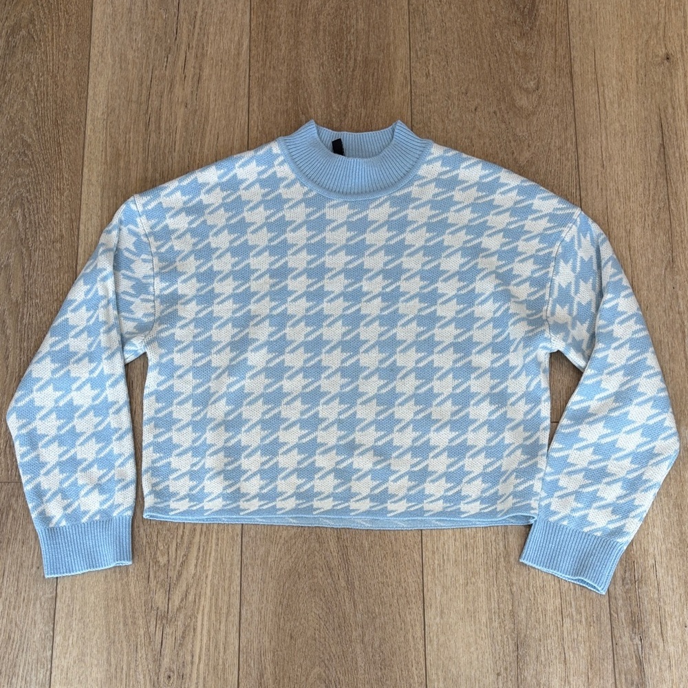 H&M Light Blue and White Knit Sweater